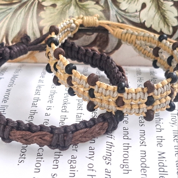 Set of two leather bracelets - Picture 2 of 5